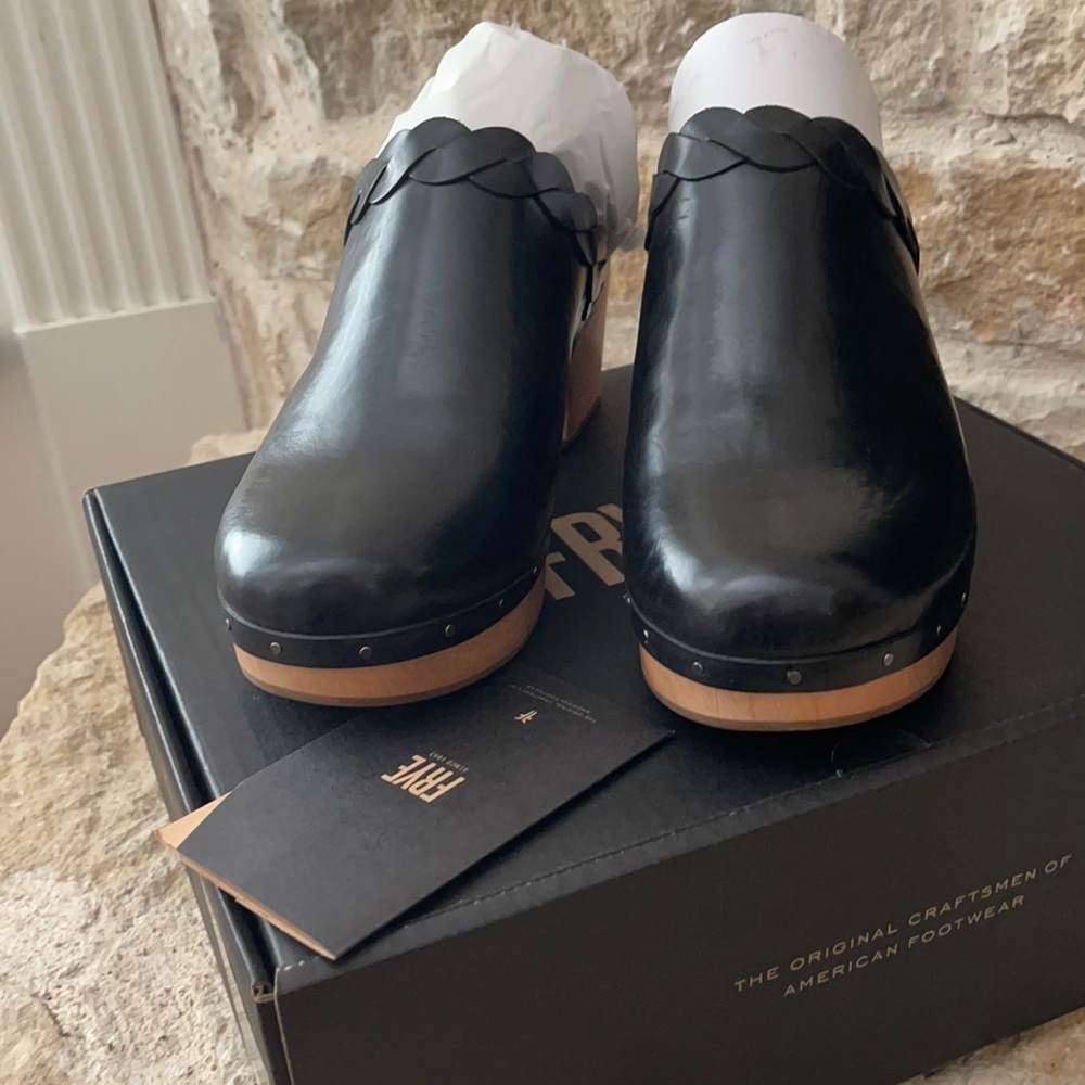 New in box Frye Millie Braid Mule SZ 10